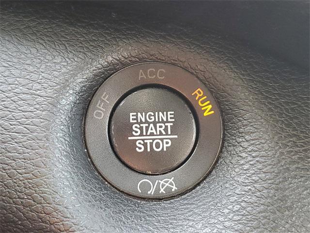 Photo of 2019 Bright White Clearcoat Jeep Cherokee