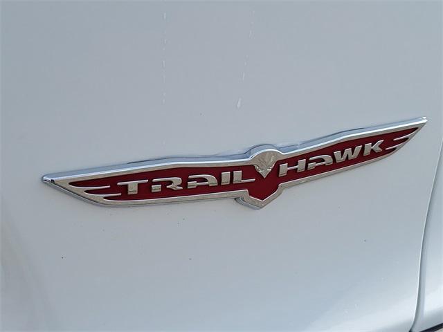 Photo of 2019 Bright White Clearcoat Jeep Cherokee