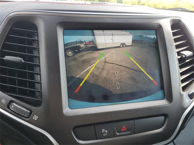Photo of 2019 Bright White Clearcoat Jeep Cherokee