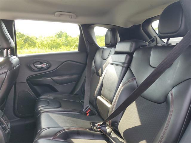 Photo of 2019 Bright White Clearcoat Jeep Cherokee