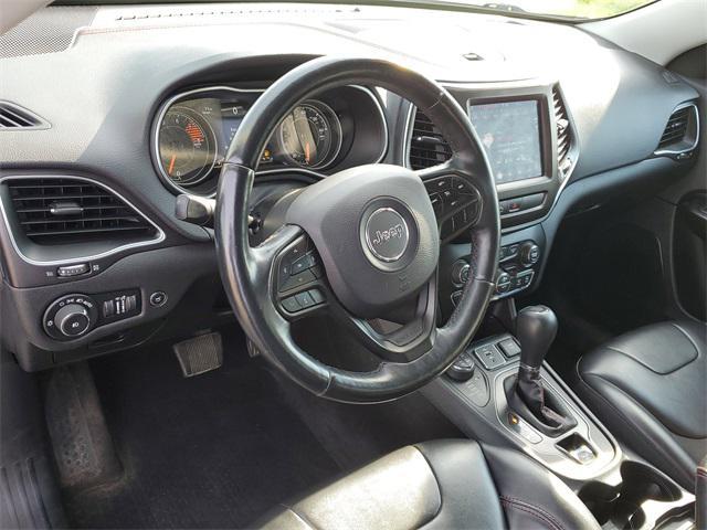 Photo of 2019 Bright White Clearcoat Jeep Cherokee