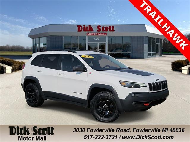 Photo of 2019 Bright White Clearcoat Jeep Cherokee