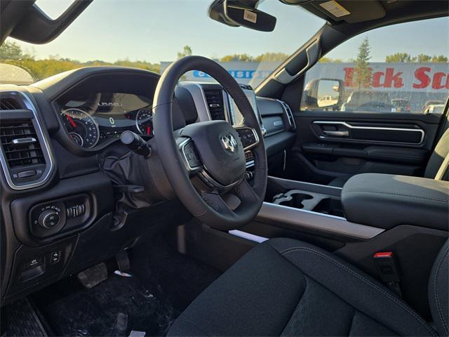 Photo of 2026 Diamond Black Crystal Pearlcoat RAM 1500