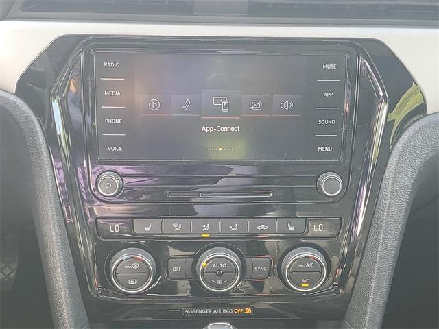 Photo of 2021 Pure White Volkswagen Passat