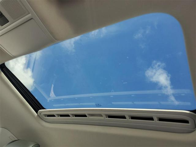 Photo of 2021 Pure White Volkswagen Passat