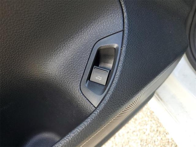 Photo of 2021 Pure White Volkswagen Passat