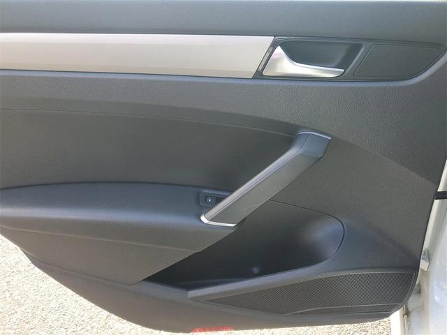 Photo of 2021 Pure White Volkswagen Passat