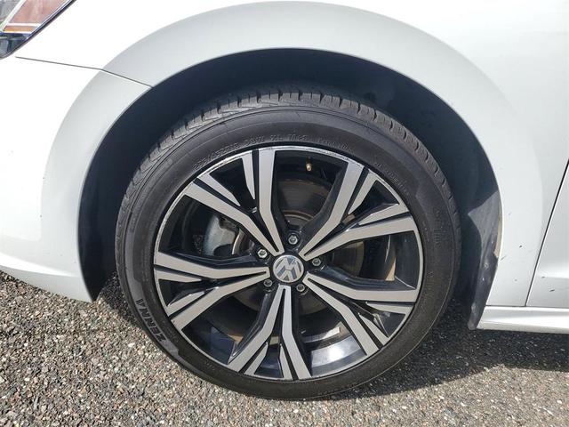 Photo of 2021 Pure White Volkswagen Passat