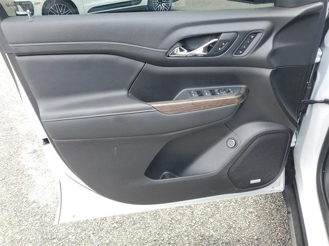 Photo of 2023 White Frost Tri-Coat GMC Acadia