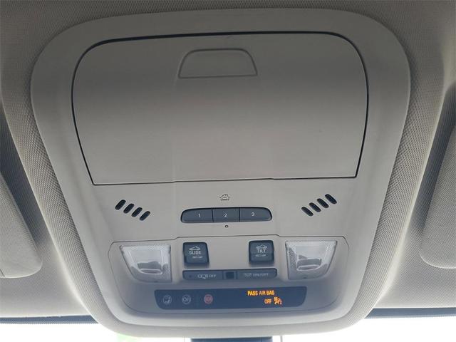 Photo of 2023 White Frost Tri-Coat GMC Acadia