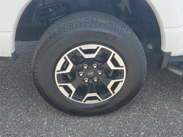 Photo of 2023 Oxford White Ford F-150 Lightning