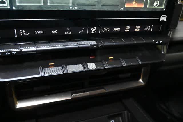 Photo of 2024 Black GMC HUMMER EV SUV