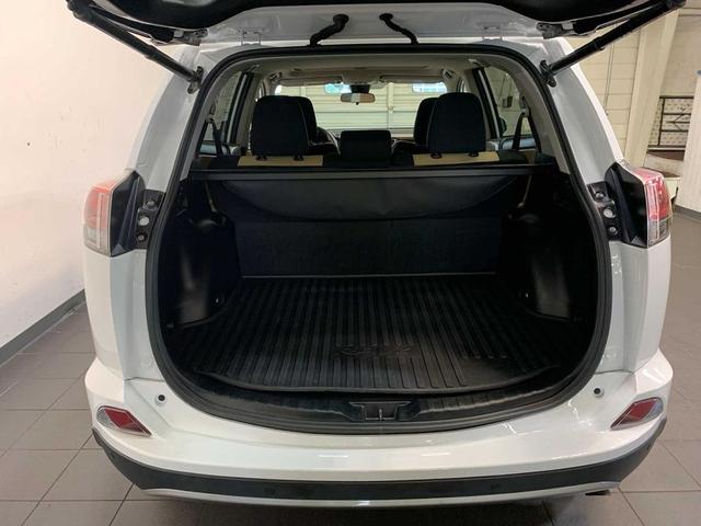 Photo of 2018 Super White Toyota RAV4
