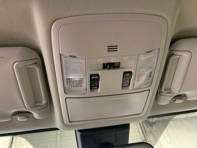 Photo of 2018 Super White Toyota RAV4