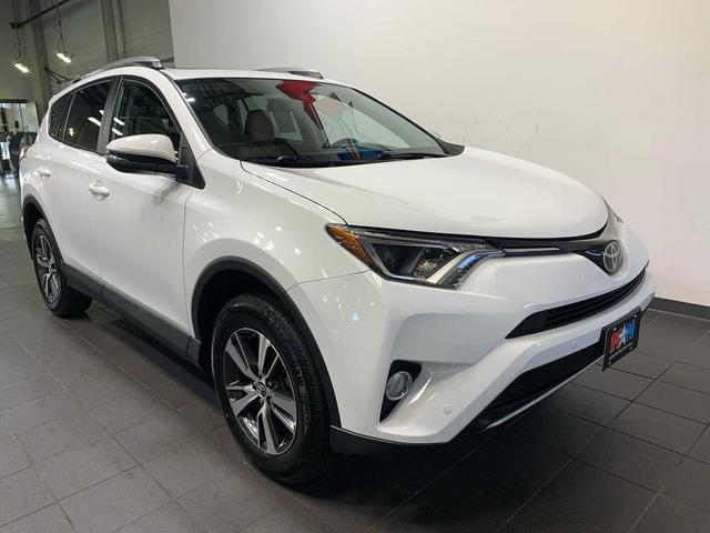 Photo of 2018 Super White Toyota RAV4