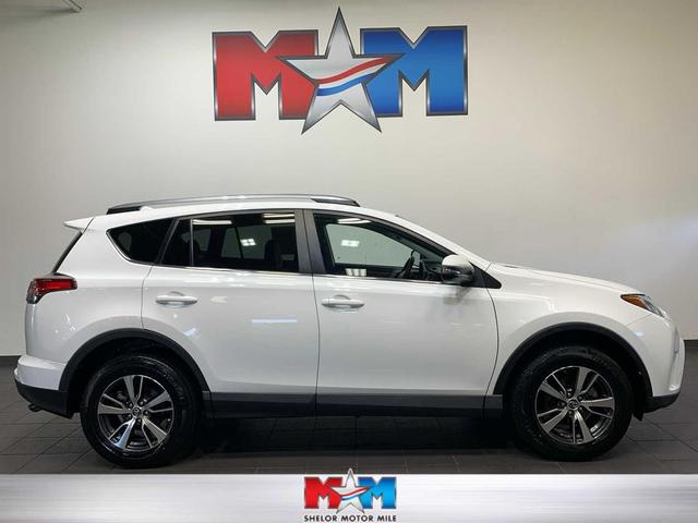 Photo of 2018 Super White Toyota RAV4