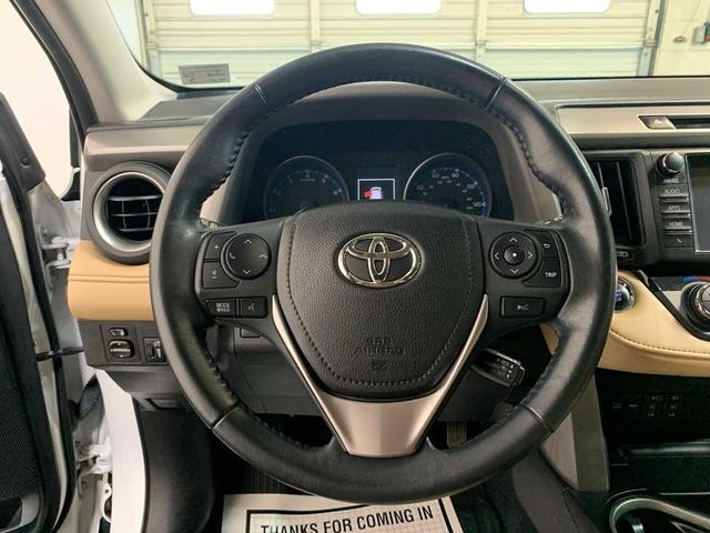 Photo of 2018 Super White Toyota RAV4