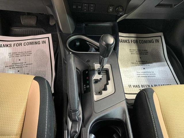 Photo of 2018 Super White Toyota RAV4