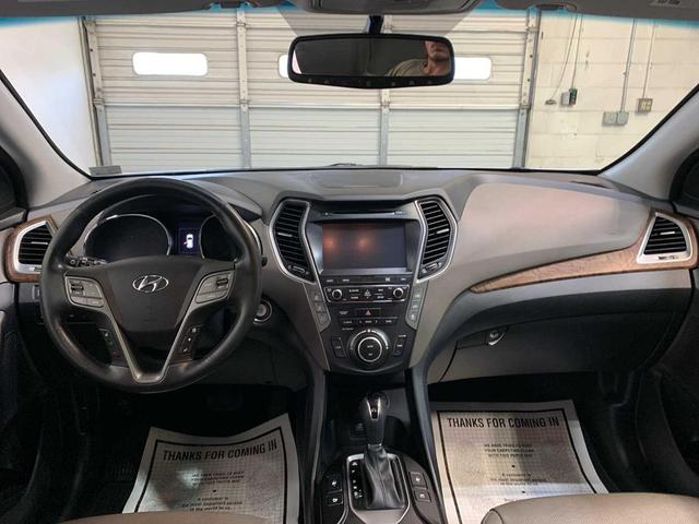 Photo of 2017 Circuit Silver Hyundai SANTA FE