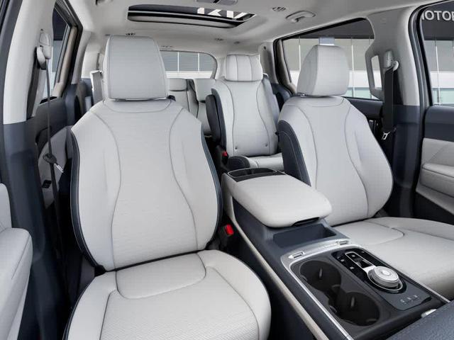 Photo of 2026 SILVER Kia Carnival Hybrid