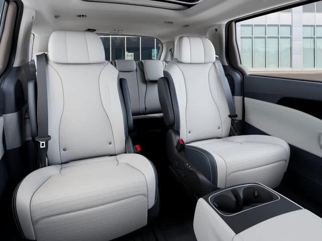 Photo of 2026 SILVER Kia Carnival Hybrid