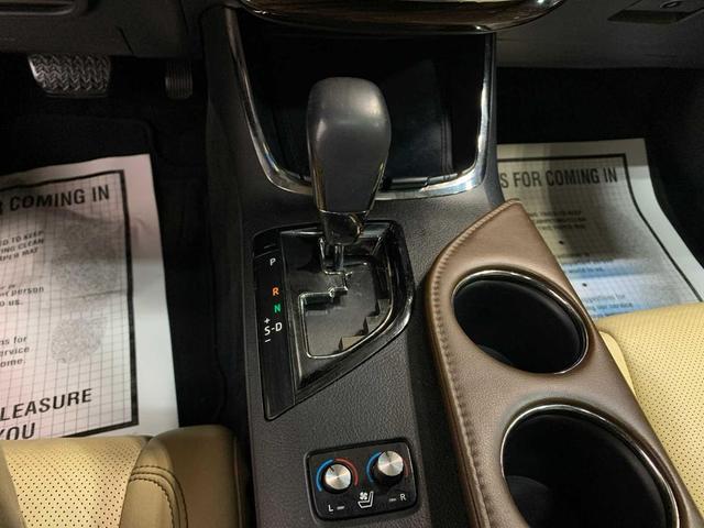 Photo of 2013 Champagne Mica Toyota Avalon