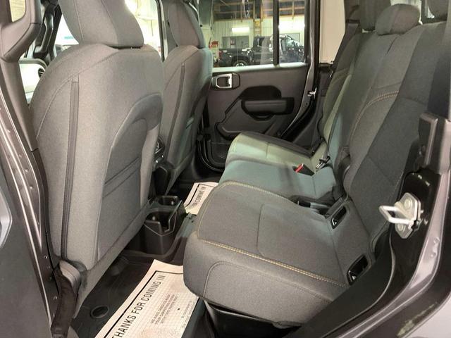 Photo of 2025 Granite Crystal Metallic Clearcoat Jeep Gladiator