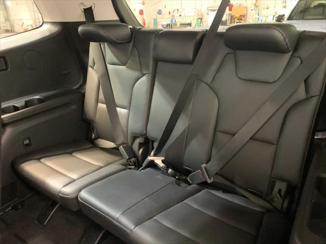 Photo of 2024 Glacial White Pearl Kia Telluride
