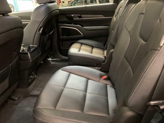 Photo of 2024 Glacial White Pearl Kia Telluride