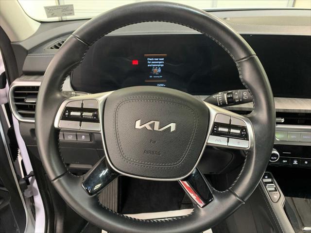 Photo of 2024 Glacial White Pearl Kia Telluride