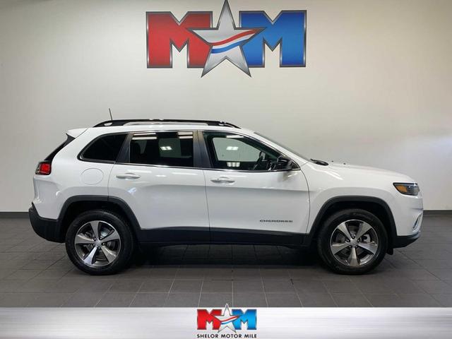 Photo of 2022 Bright White Clearcoat Jeep Cherokee