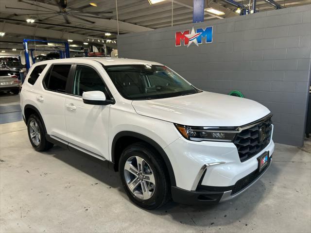Photo of 2025 Platinum White Pearl Honda Pilot