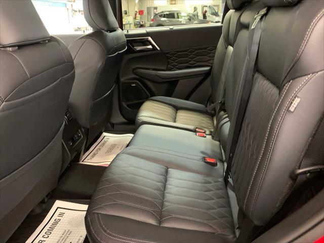 Photo of 2025 RED_DIAMOND Mitsubishi Outlander