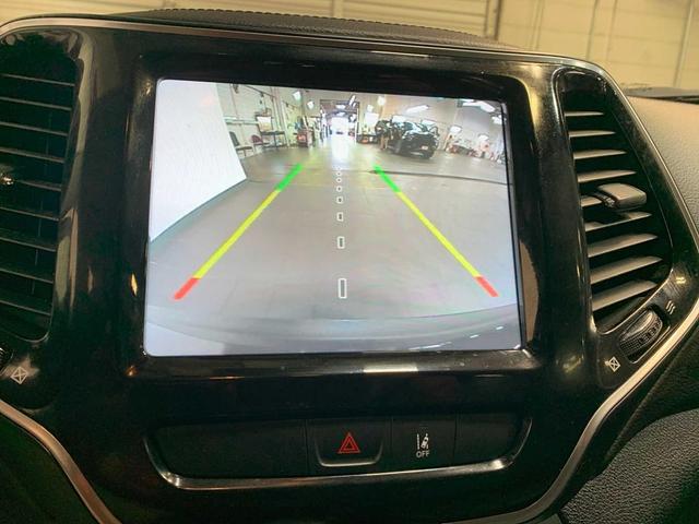 Photo of 2022 Diamond Black Crystal Pearlcoat Jeep Cherokee