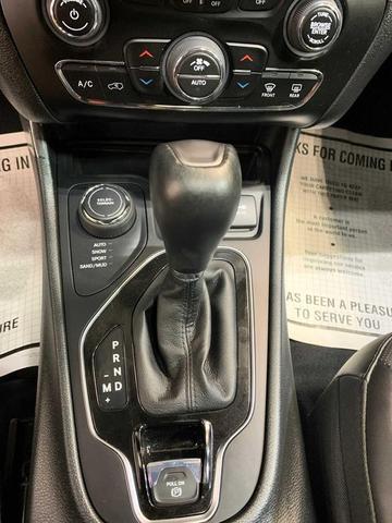 Photo of 2022 Diamond Black Crystal Pearlcoat Jeep Cherokee