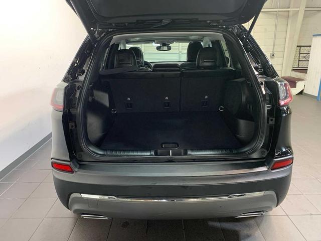 Photo of 2022 Diamond Black Crystal Pearlcoat Jeep Cherokee