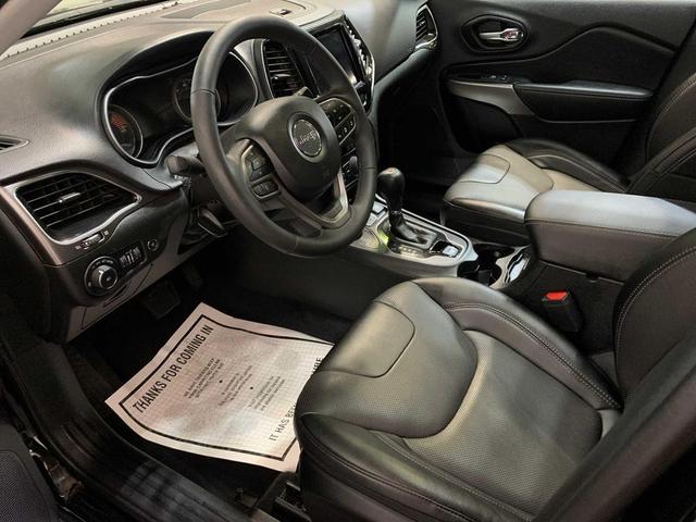 Photo of 2022 Diamond Black Crystal Pearlcoat Jeep Cherokee