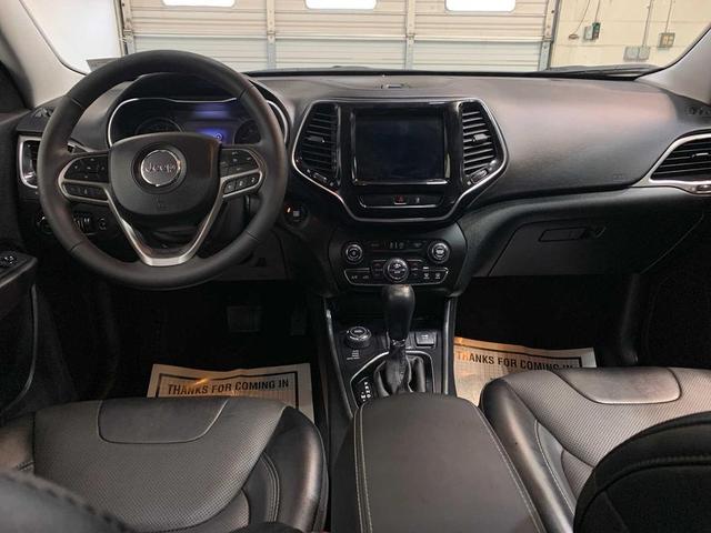 Photo of 2022 Diamond Black Crystal Pearlcoat Jeep Cherokee