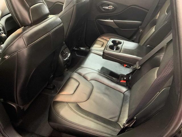 Photo of 2022 Diamond Black Crystal Pearlcoat Jeep Cherokee