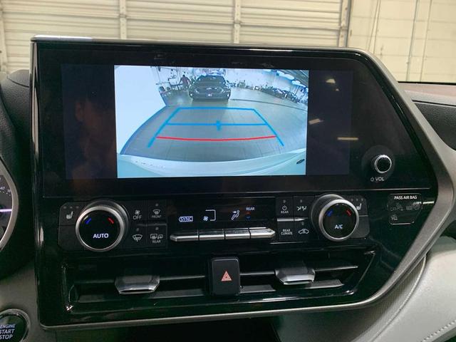 Photo of 2023 Wind Chill Pearl Toyota Highlander