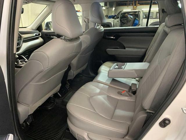 Photo of 2023 Wind Chill Pearl Toyota Highlander