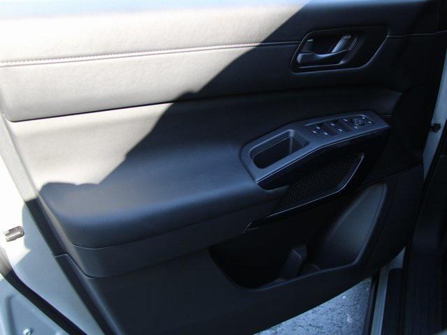 Photo of 2025 Brilliant Silver Metallic Nissan Pathfinder