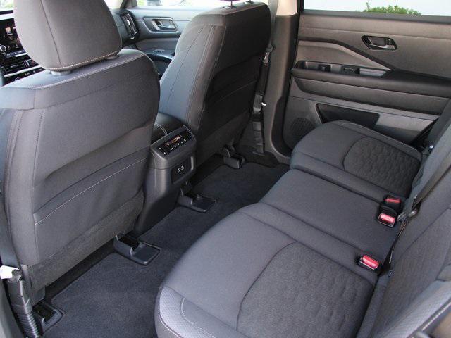 Photo of 2025 Brilliant Silver Metallic Nissan Pathfinder
