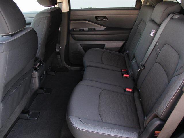 Photo of 2025 Brilliant Silver Metallic Nissan Pathfinder