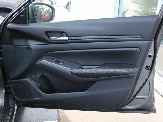 Photo of 2024 Gun Metallic Nissan Altima