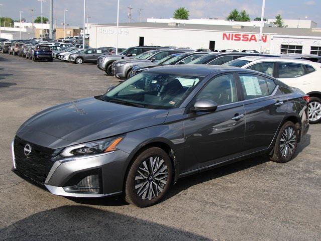 Photo of 2024 Gun Metallic Nissan Altima
