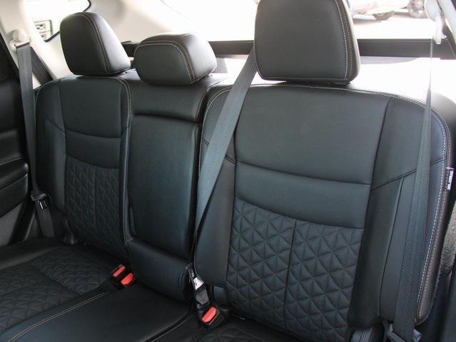 Photo of 2024 Pearl White Tricoat Nissan Murano