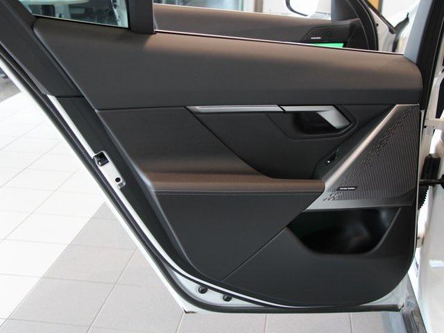Photo of 2024 Alpine White BMW i5