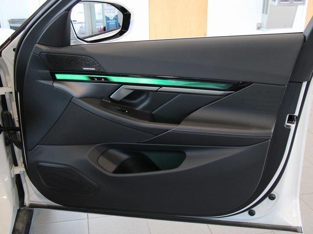 Photo of 2024 Alpine White BMW i5
