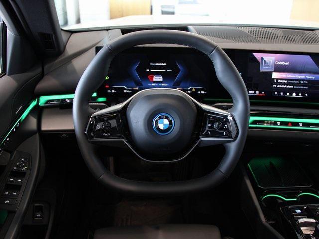 Photo of 2024 Alpine White BMW i5